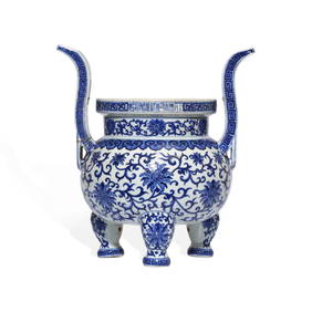 Qing Dynasty Qianlong mark blue and white porcelain three-legged incense burner (1 of 5)