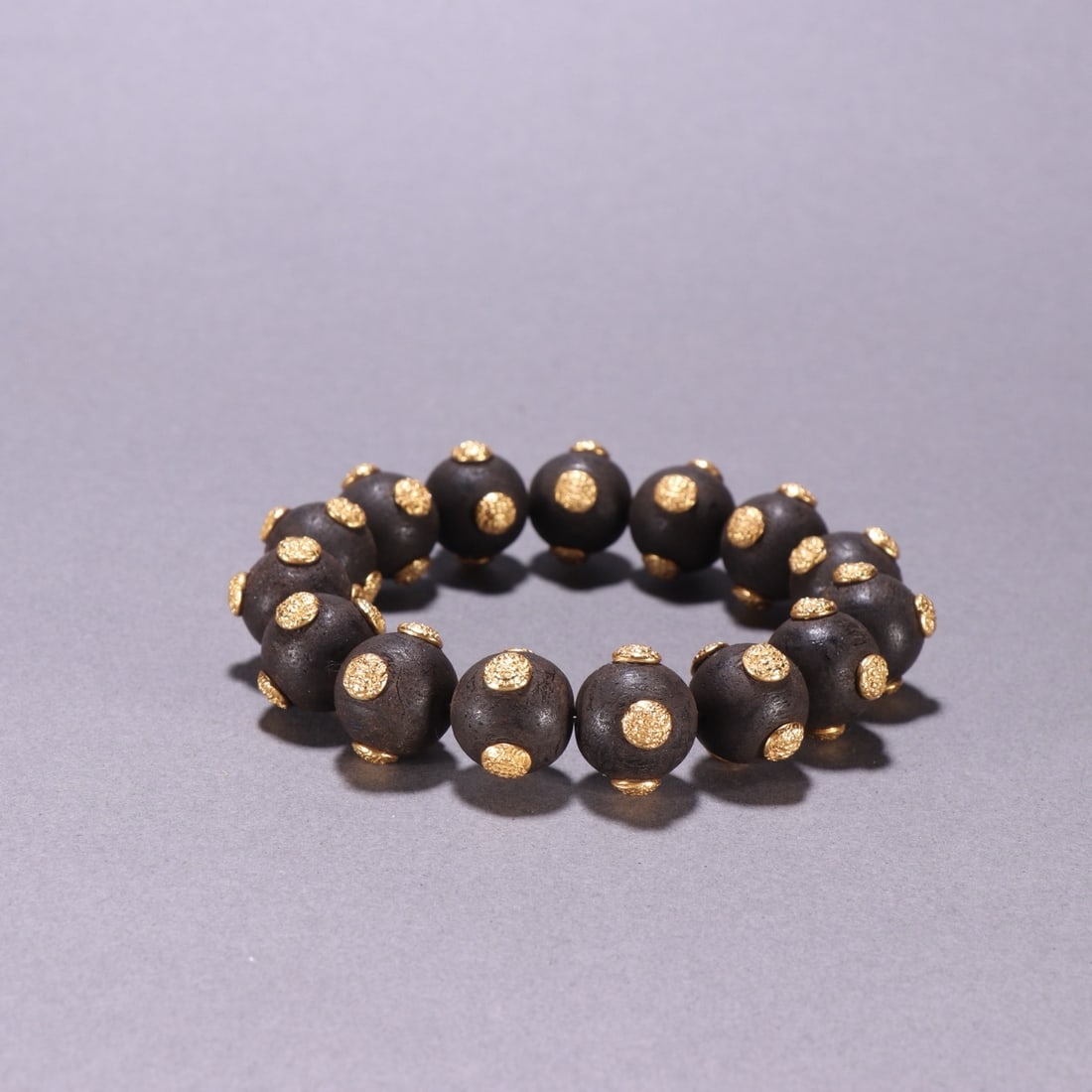 Qing Dynasty agarwood inlaid gold bracelet: 1.5/48.4g