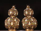 Qing Dynasty gilt copper gourd bottle inlaid with Hetian jade and tourmaline