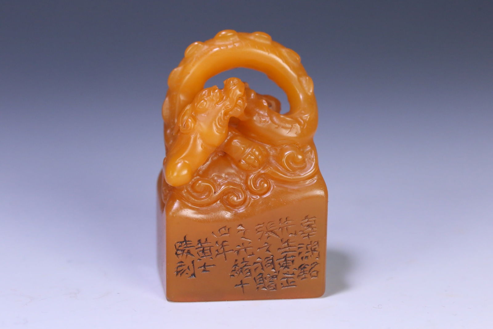 Huang Shiling style Tian Huangshi dragon button seal: 5.8*3.7*2.7/99.6g