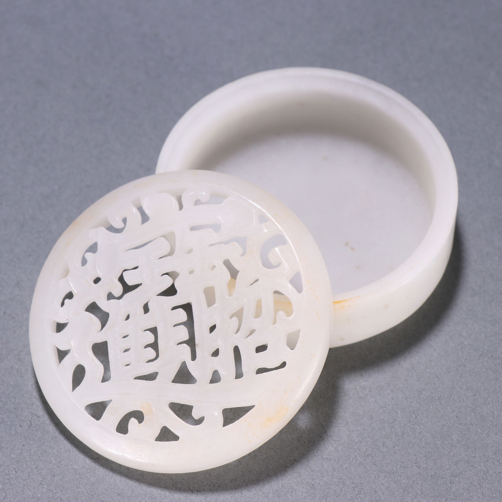 Qing Dynasty Hetian jade flask with wealth and treasure aromatherapy lid: 2.3*5.8/67.7g