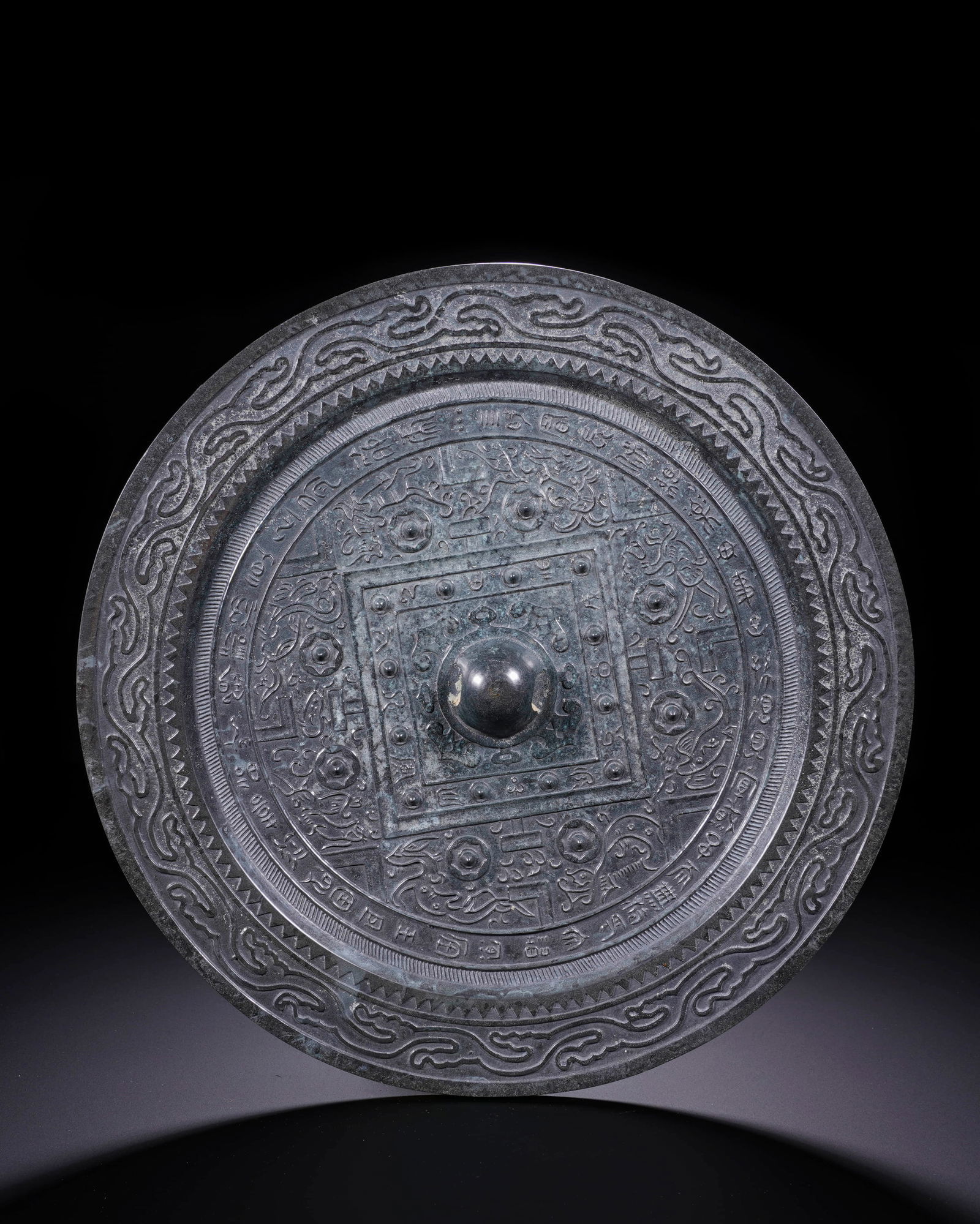 Han copper regular pattern inscription mirror: D:19.5cm