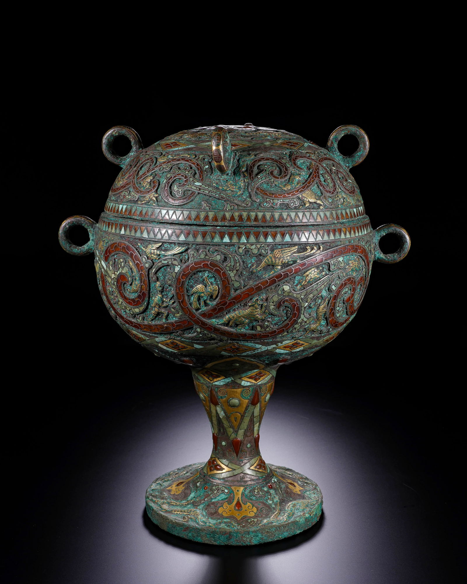 In the Warring States Period, copper, gold and silver inlaid with agate beans: D:22cm H:25cm