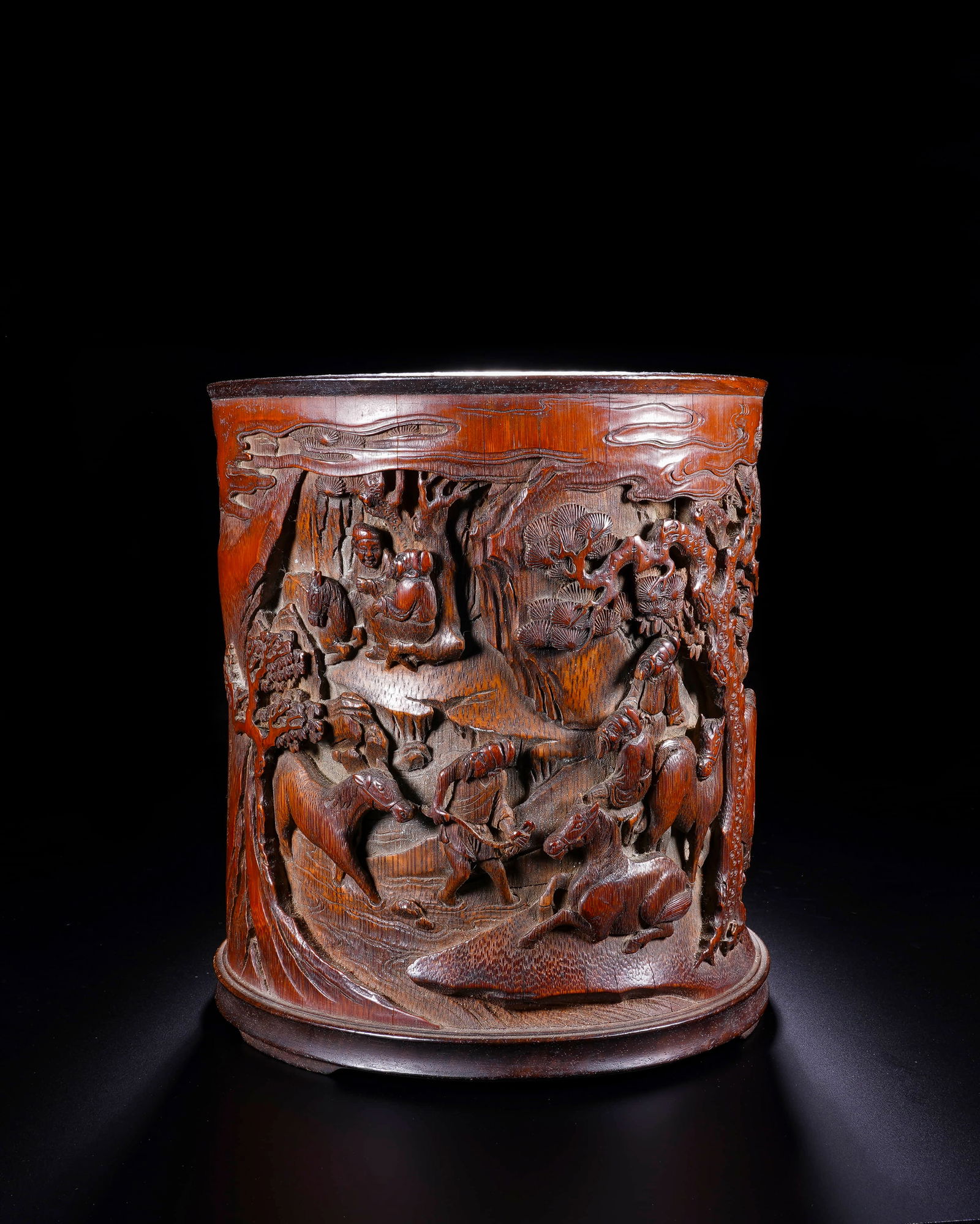 Qing bamboo carving and horse washing picture Wang Zhiyu pen holder: D:15.8cm H:17.8cm