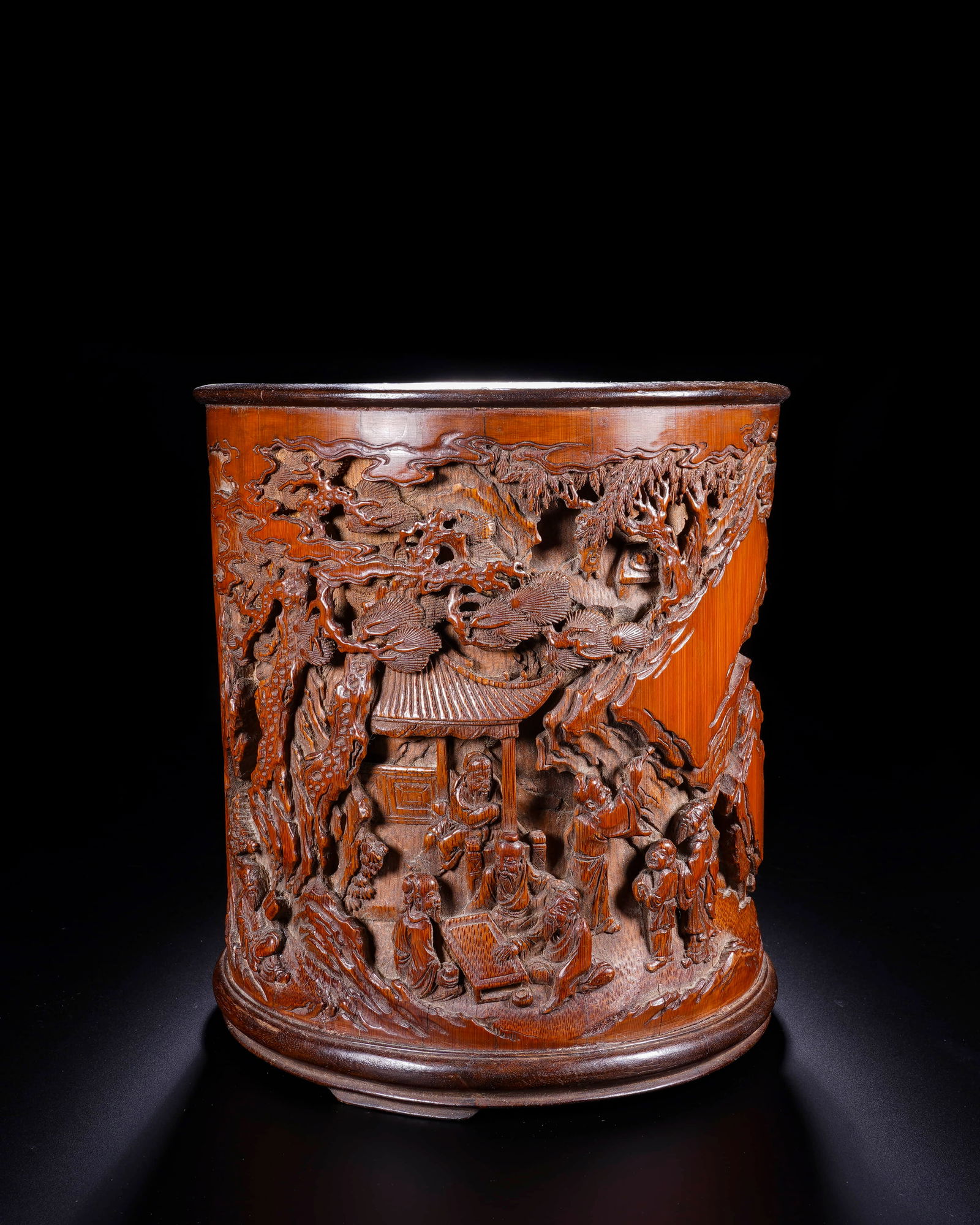 Qing bamboo carving and pine shade theory drawing pen holder: D:15.5cm H:17.2cm