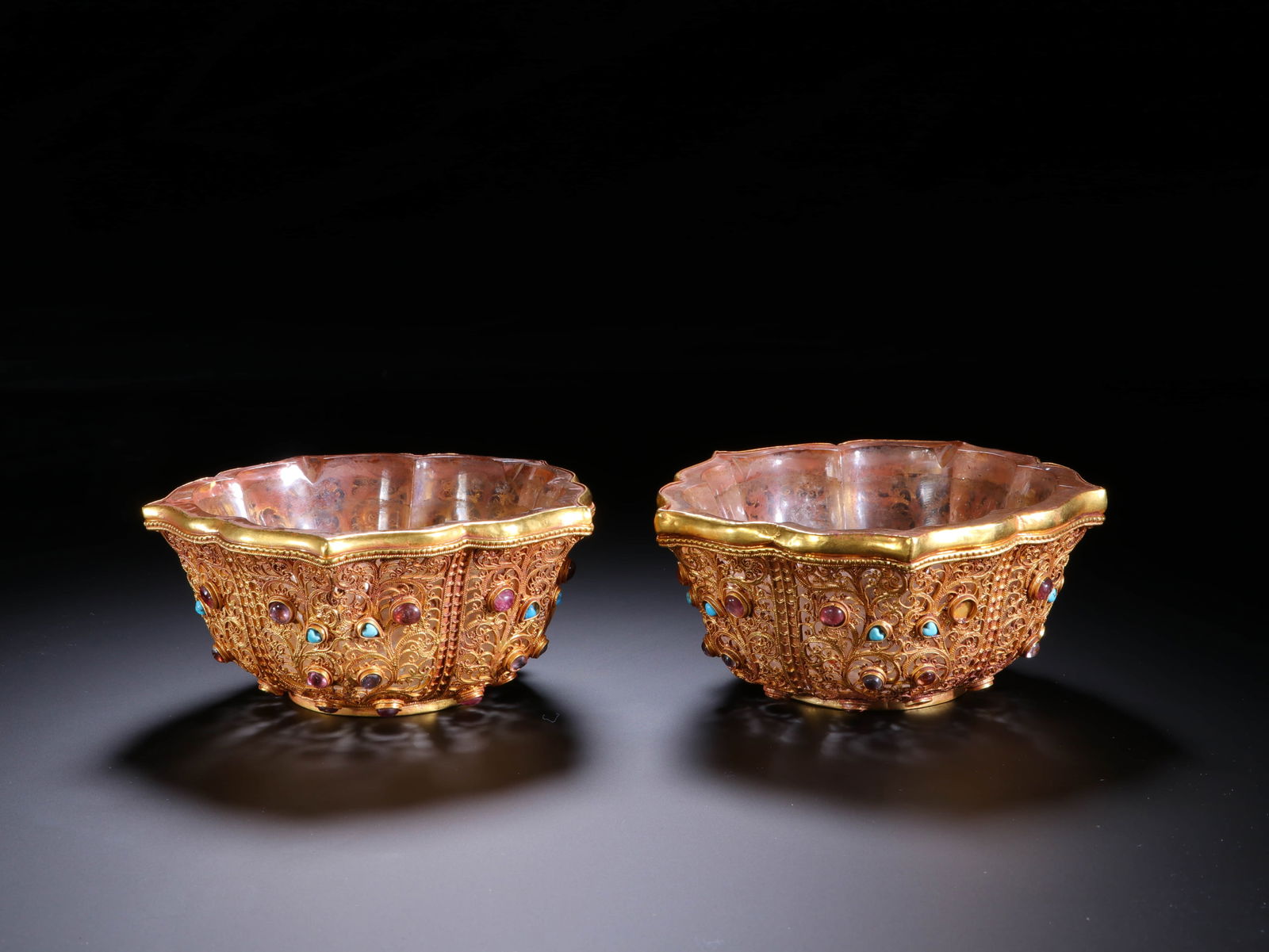 Bright copper gold-plated gemstone crystal cup: H:4.5cm W:9.5cm
