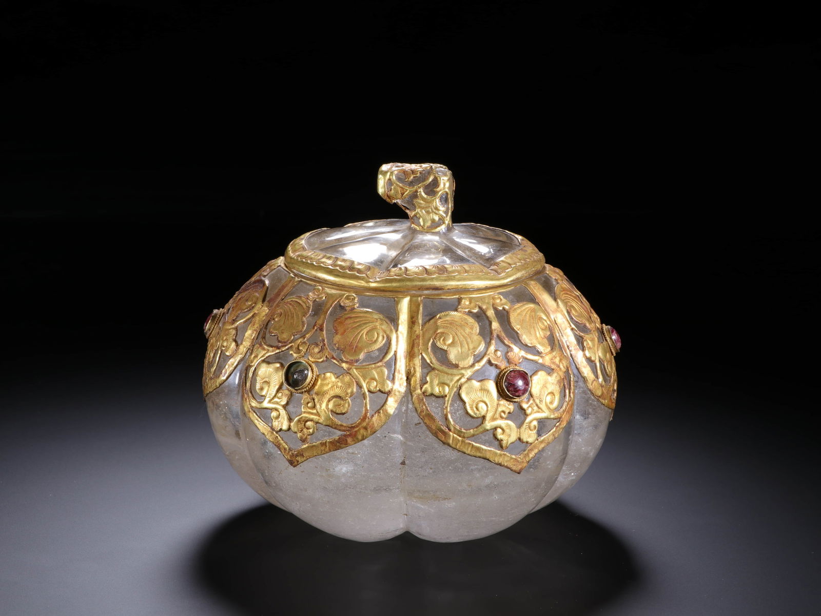 Han copper gold-plated gem crystal cover box: H:10cm W:12cm