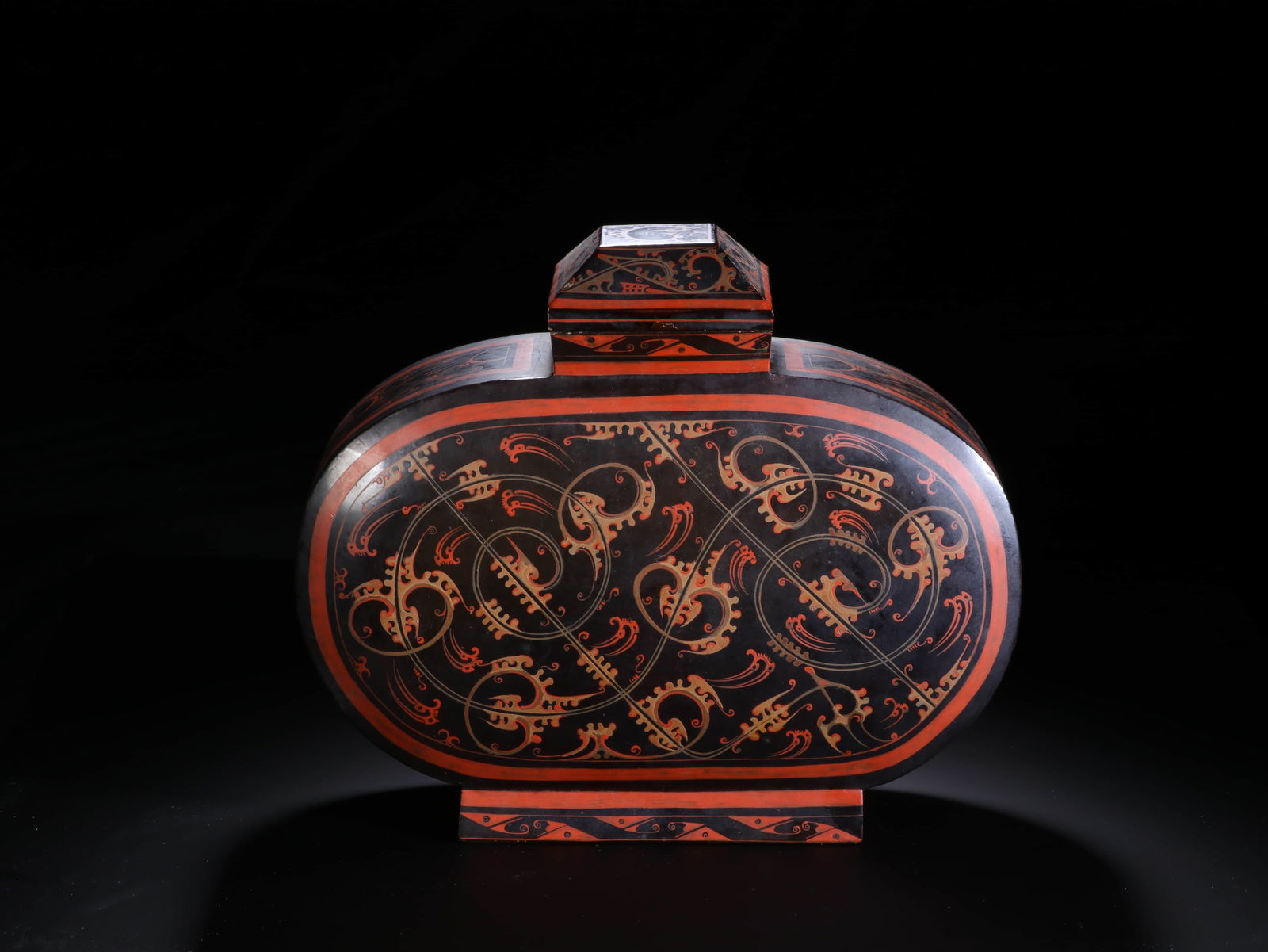 Handa lacquer square pot: H:26cm W:31cm