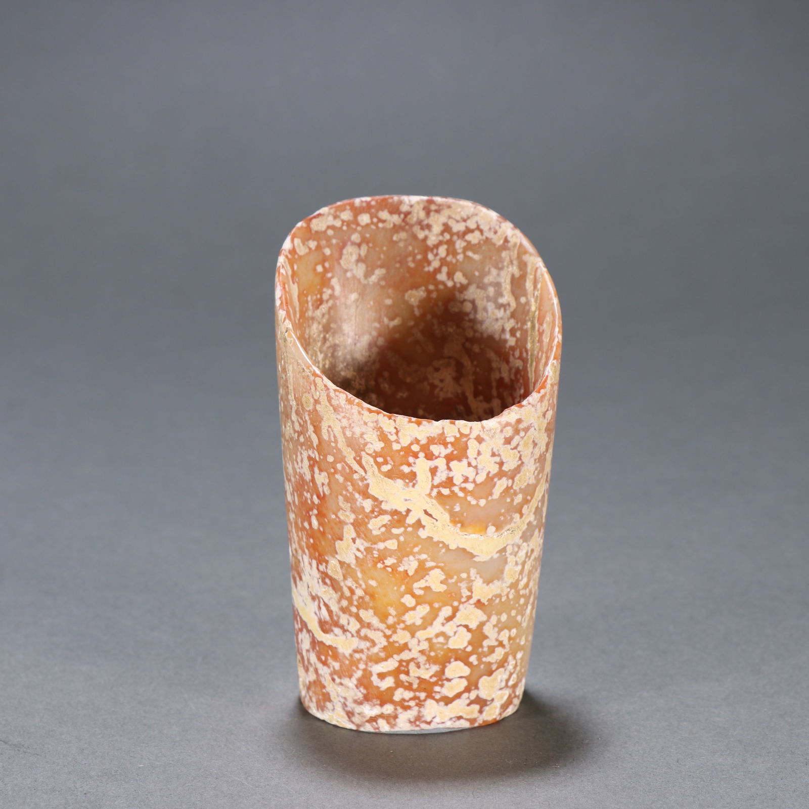 Hongshan Culture mark River-polished Jade Horseshoe Bucket: 8.6*4.9/109.1g