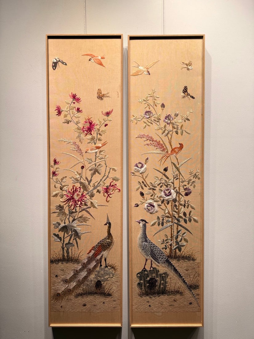 A Pair of Embroidered Pieces from the Republic of China mark: 121*31
