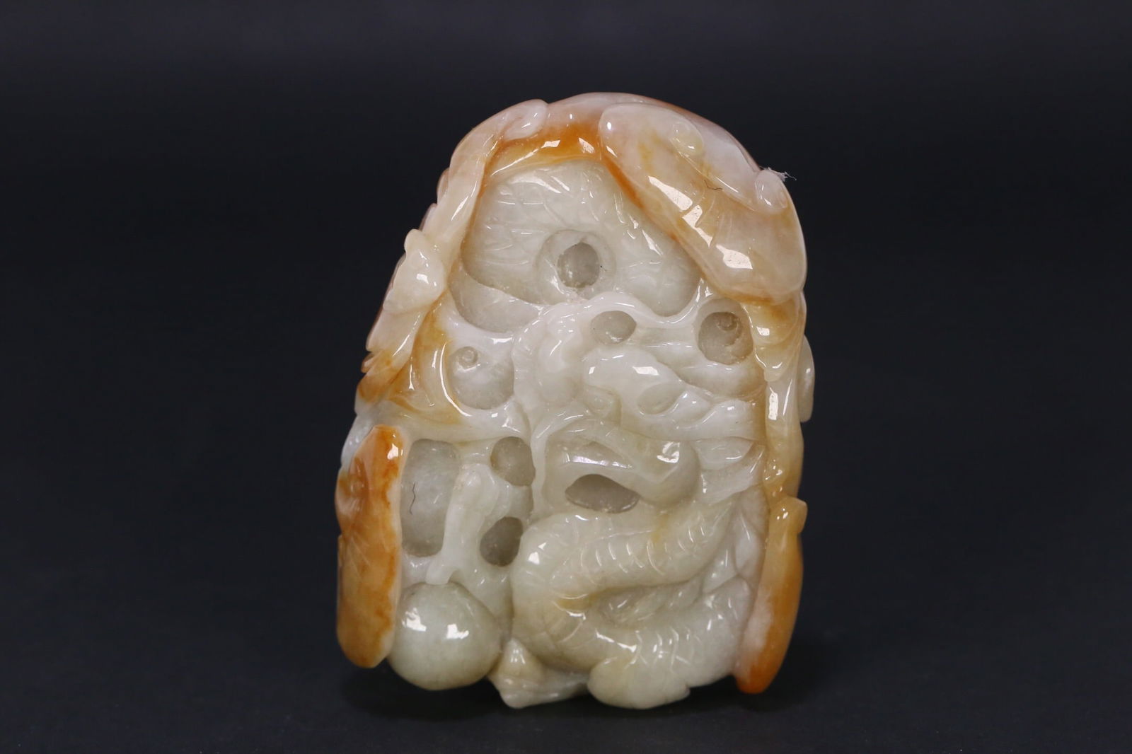 Jadeite Pendant: 6.9*5.2*1.4/104.5g