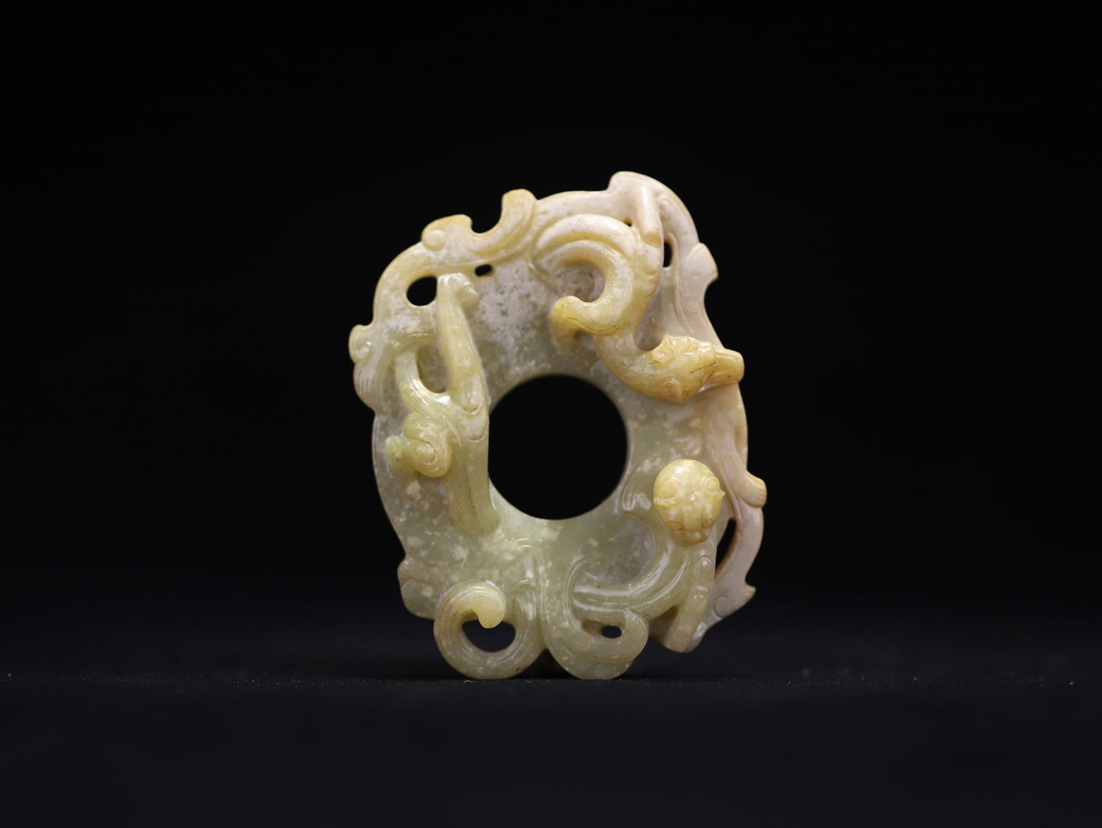 Han dynasty openwork jade bi: 7.8*6.1*2.15/74.1g