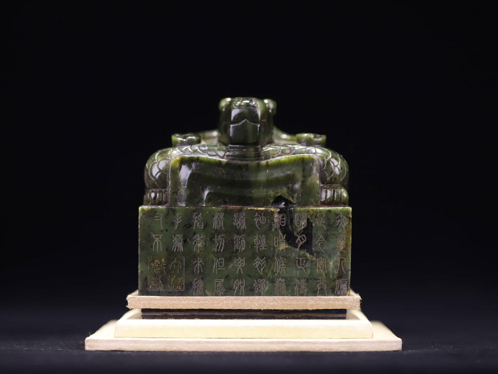 Qing dynasty Hetian jasper seal: 11.4*11.4*11.4/3.29kg