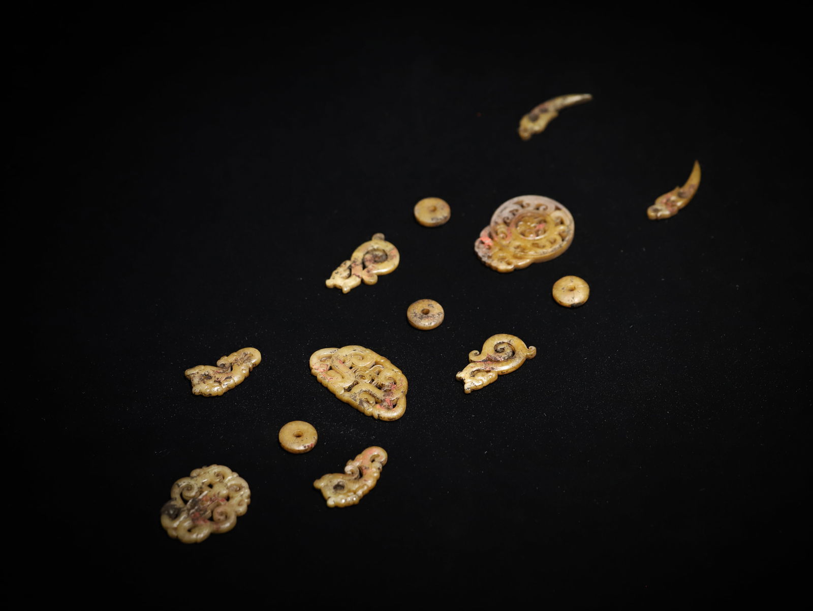 Warring States and Han Dynasty Jade Pendant Set: 6.7*5.2*0.6/5*2.6*0.5/181g