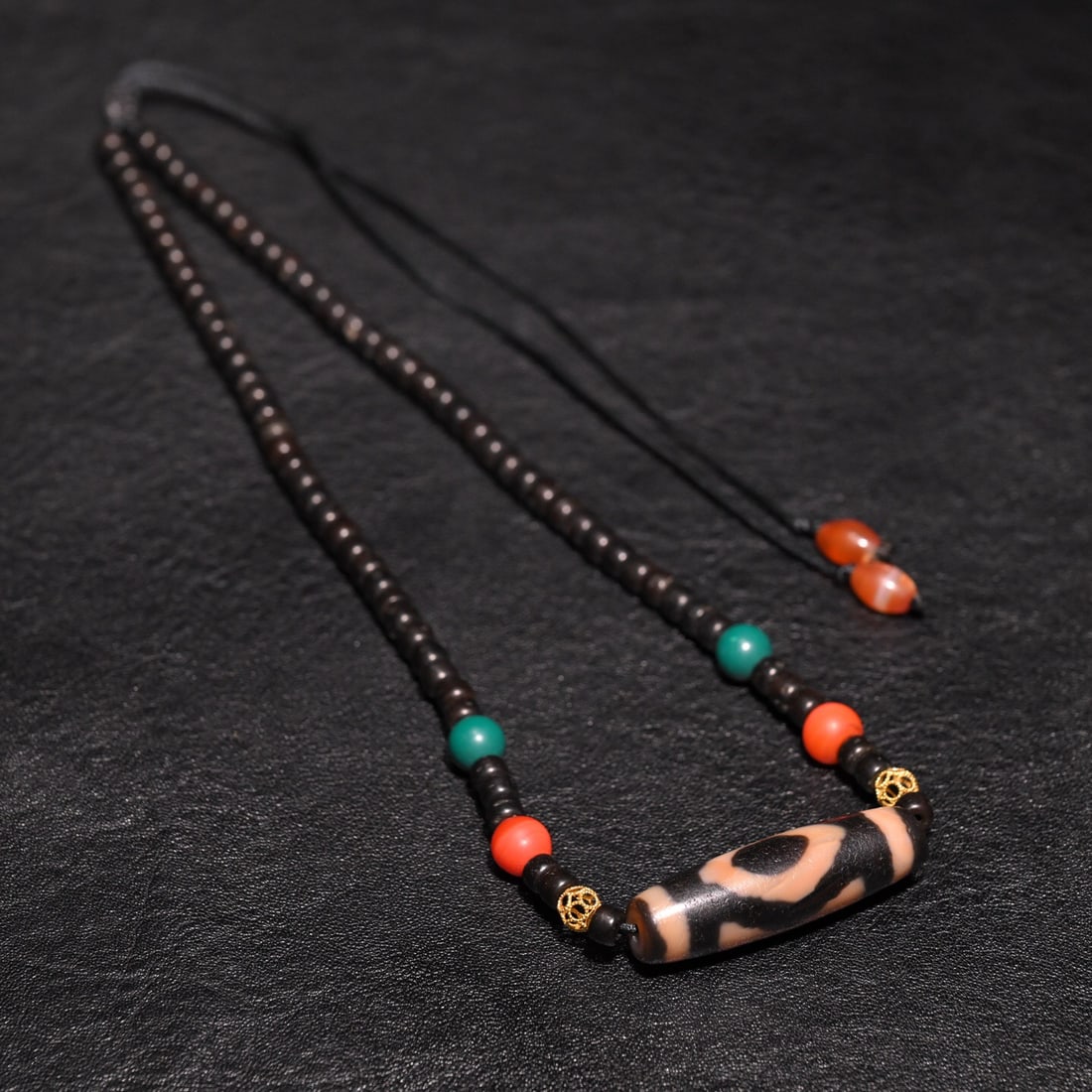 Agate Dzi Bead and 18k Gold Necklace (1 of 1)