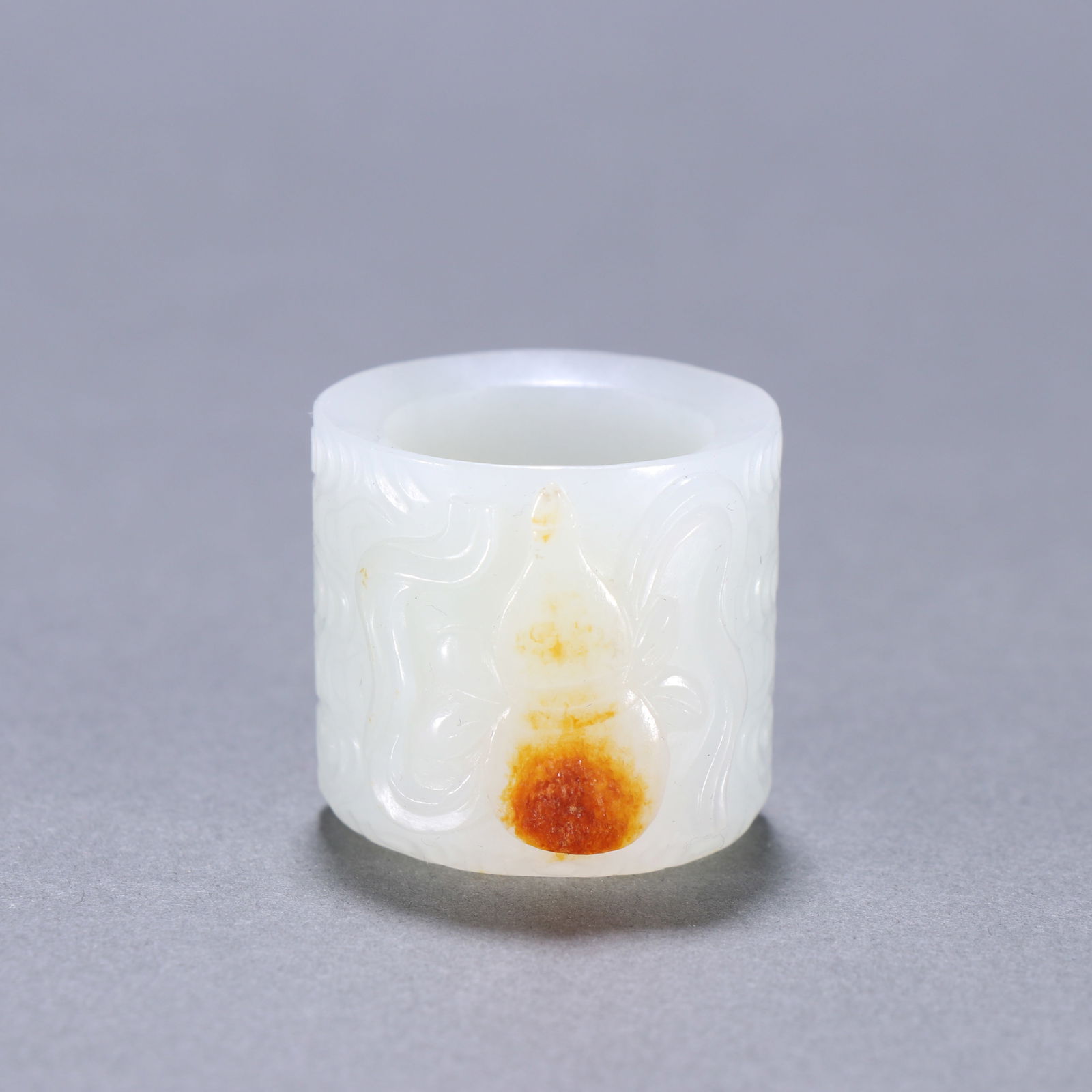 Hotan Jade Seed Ring in Qing Dynasty: 2.2*2.9/32.8g