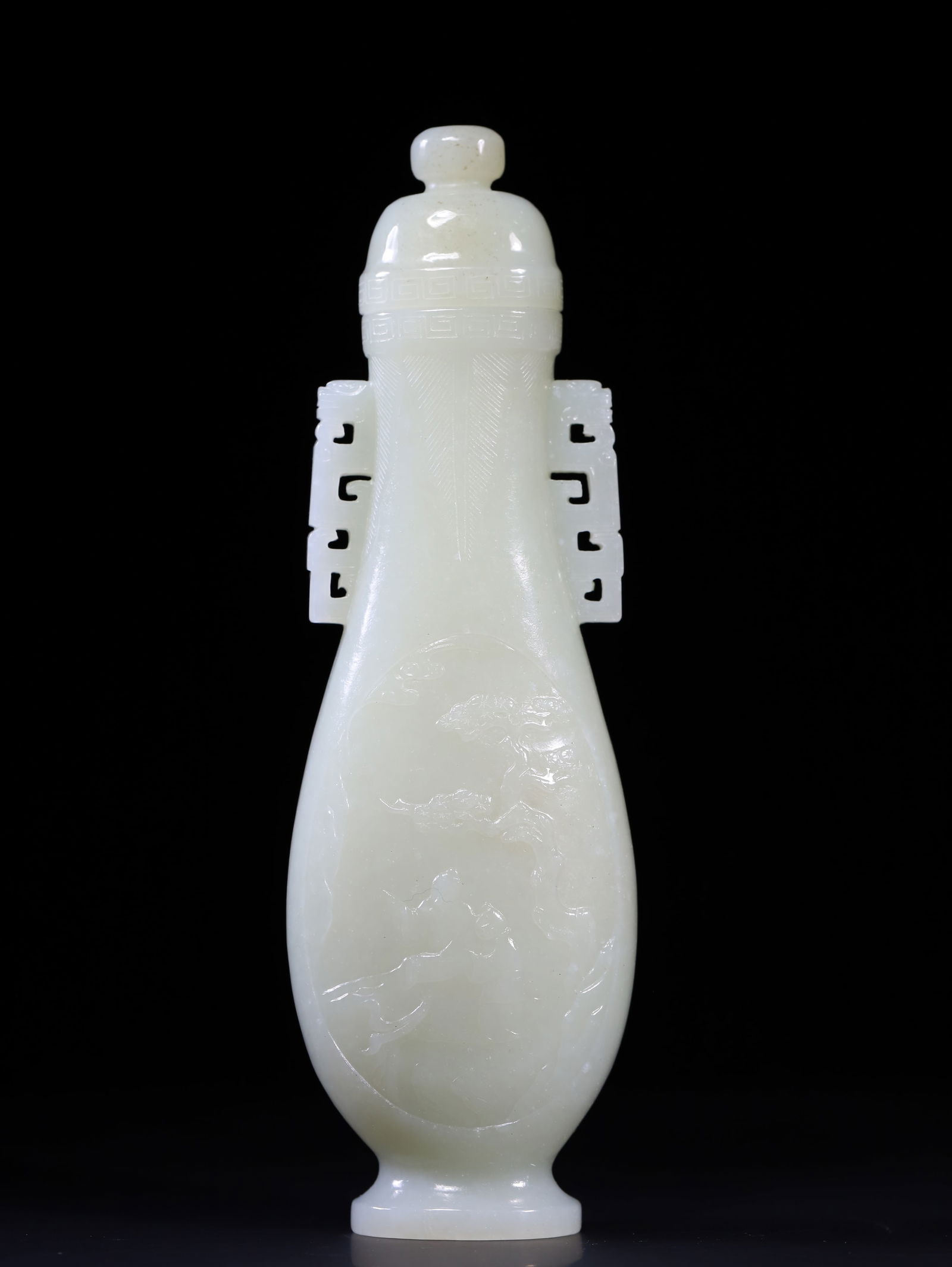 Hetian jade vase: 17.3*5.4*3.3/294.6g