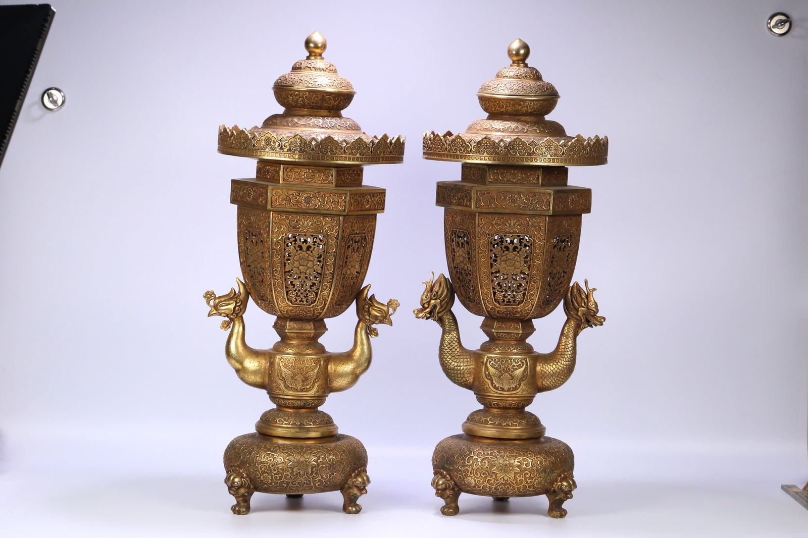 A pair of gilt bronze incense burners: 62*25/12.95kg