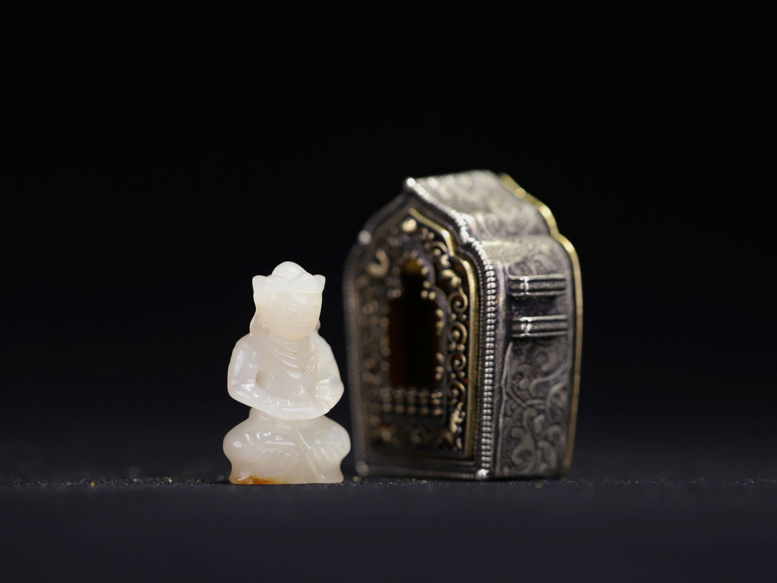 Qing Dynasty Hetian jade portable Buddha and Gau box: 3.3*2.1*1.15/91g/4.6*4*1.9/52.4g