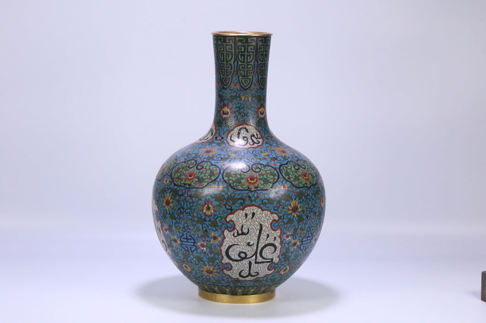 Qianlong-era cloisonné turquoise vase: 41*27/3.22kg