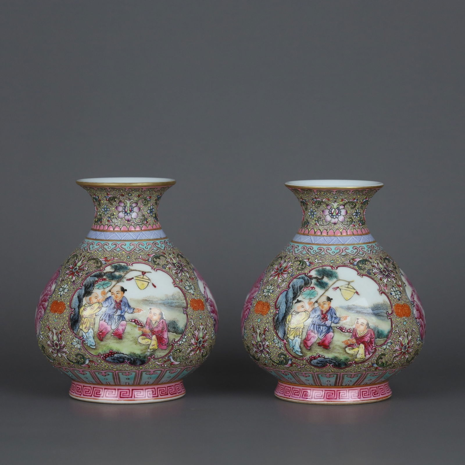 A famille rose enamel vase with Yongzheng mark: 12.5*11