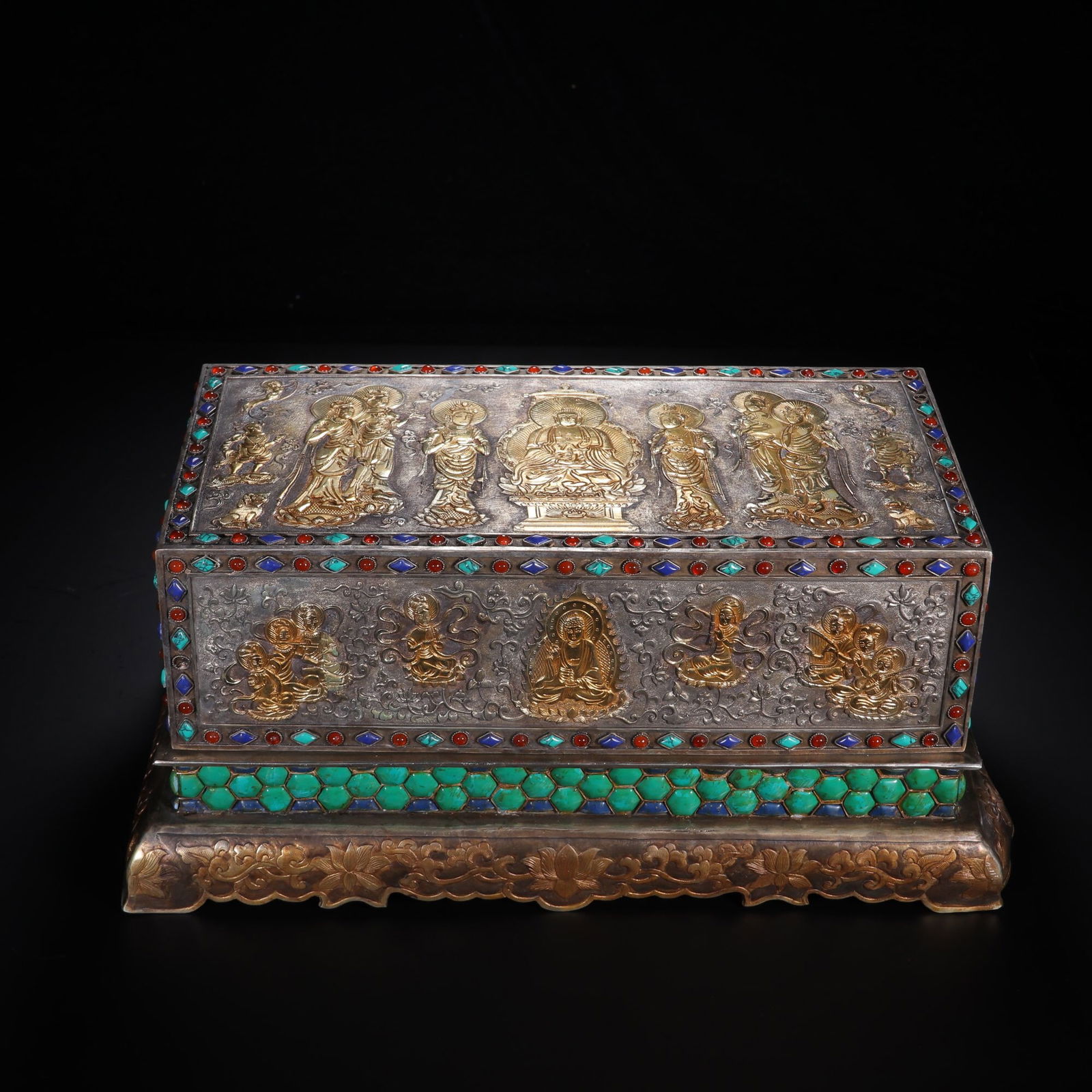A set of silver-gilt and gem-inlaid Buddhist scriptures from the Qing dynasty (1 of 5)