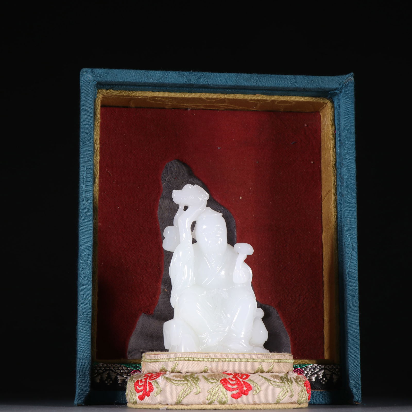 Hotan Jade Statue of the Qing Dynasty: 8.4*5/154.2g
