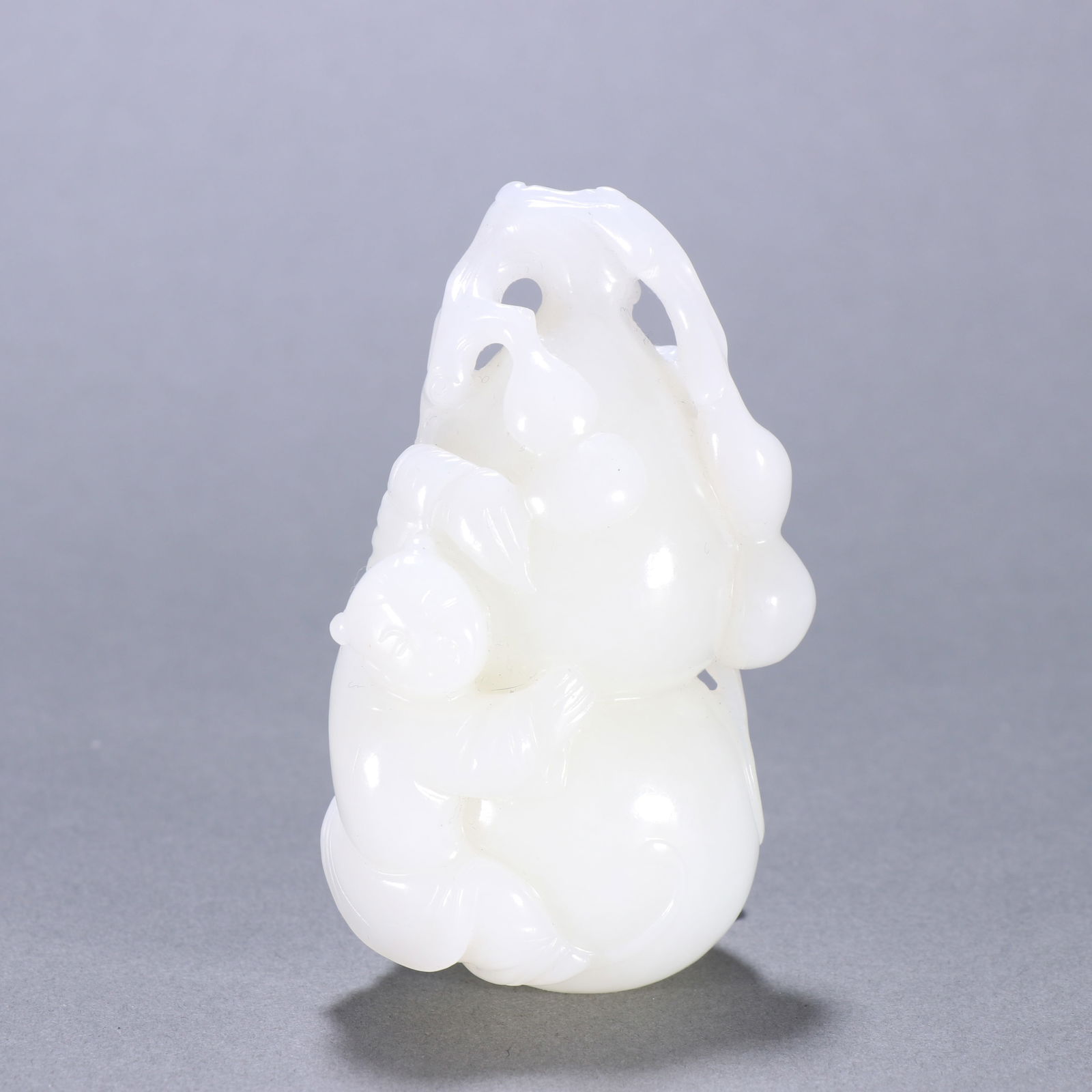 Qing Dynasty Hetian Jade Pendant: 8.2*5.1/177.5g