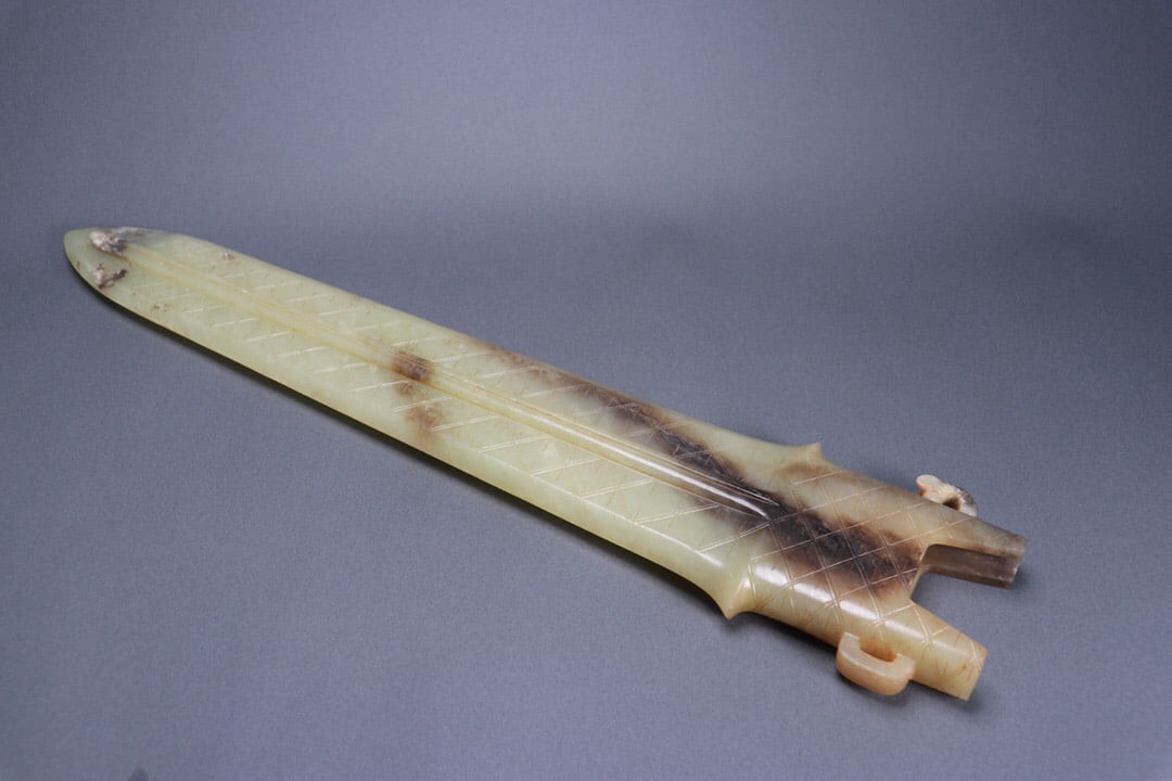 Hetian jade weapon: 39.5*8.5*2.2/593g