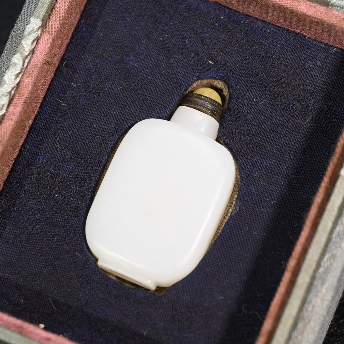 Hetian Jade Snuff Bottle (1 of 1)