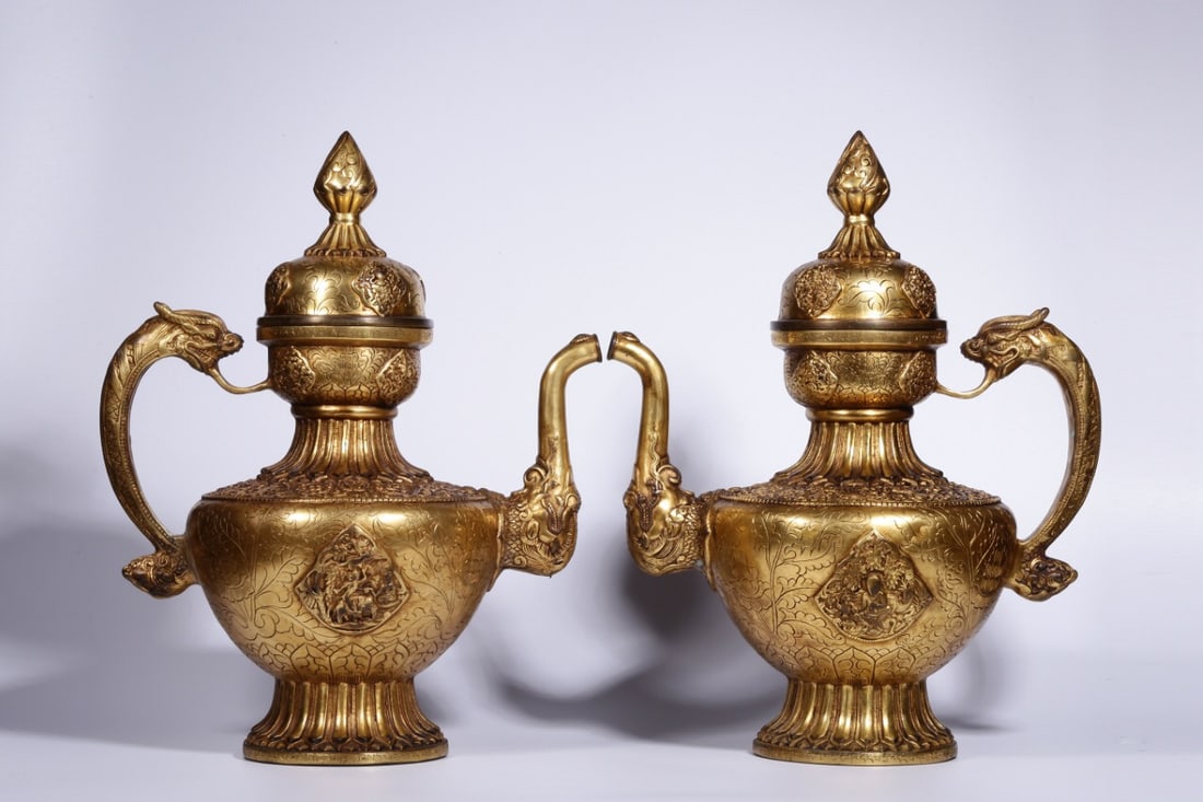 Qing Dynasty Gilt Bronze Water Bottle Pair: 35*25.5*17/2374g/2467g