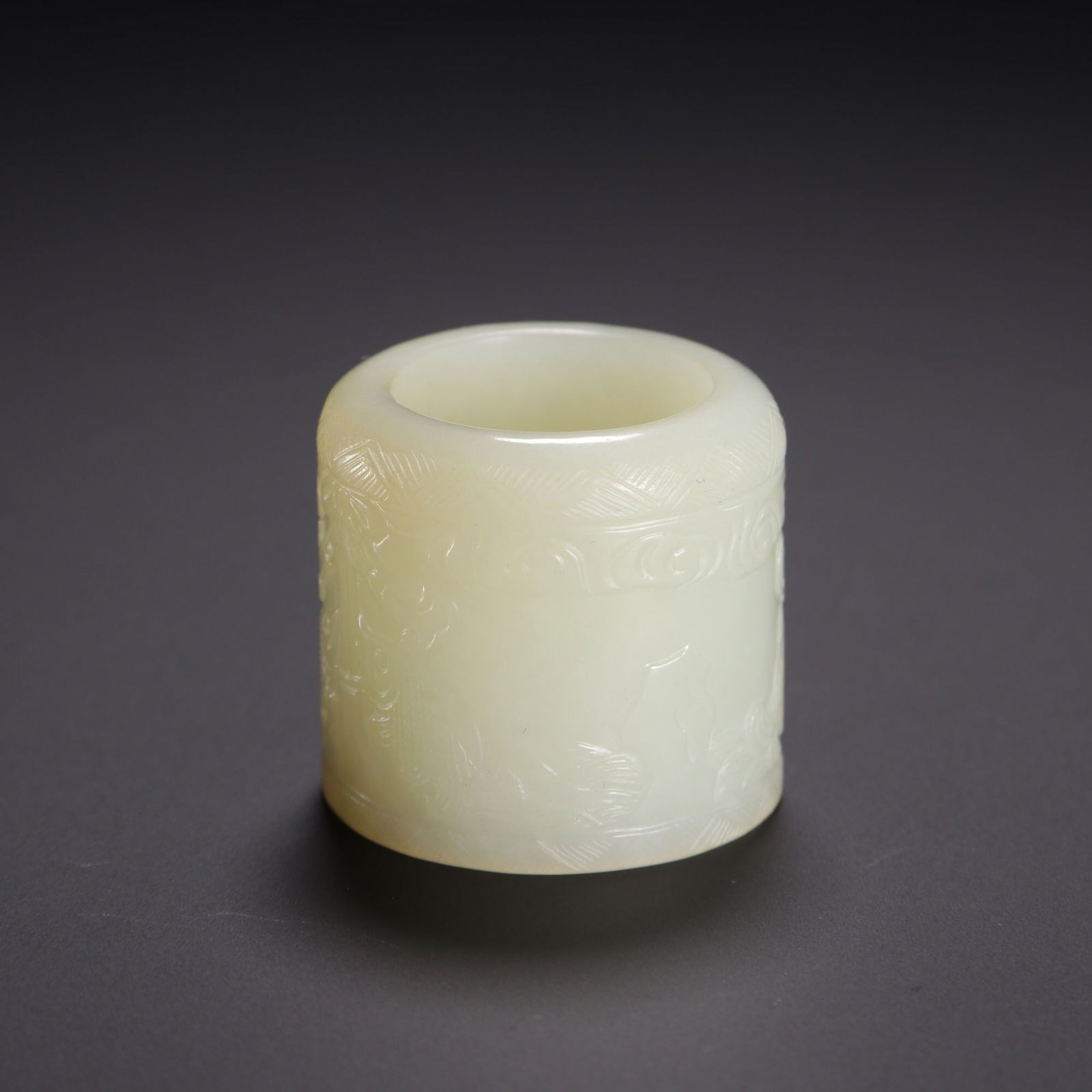 Hotan Jade Ring in Qing Dynasty: 2.2*3.3/38.6g