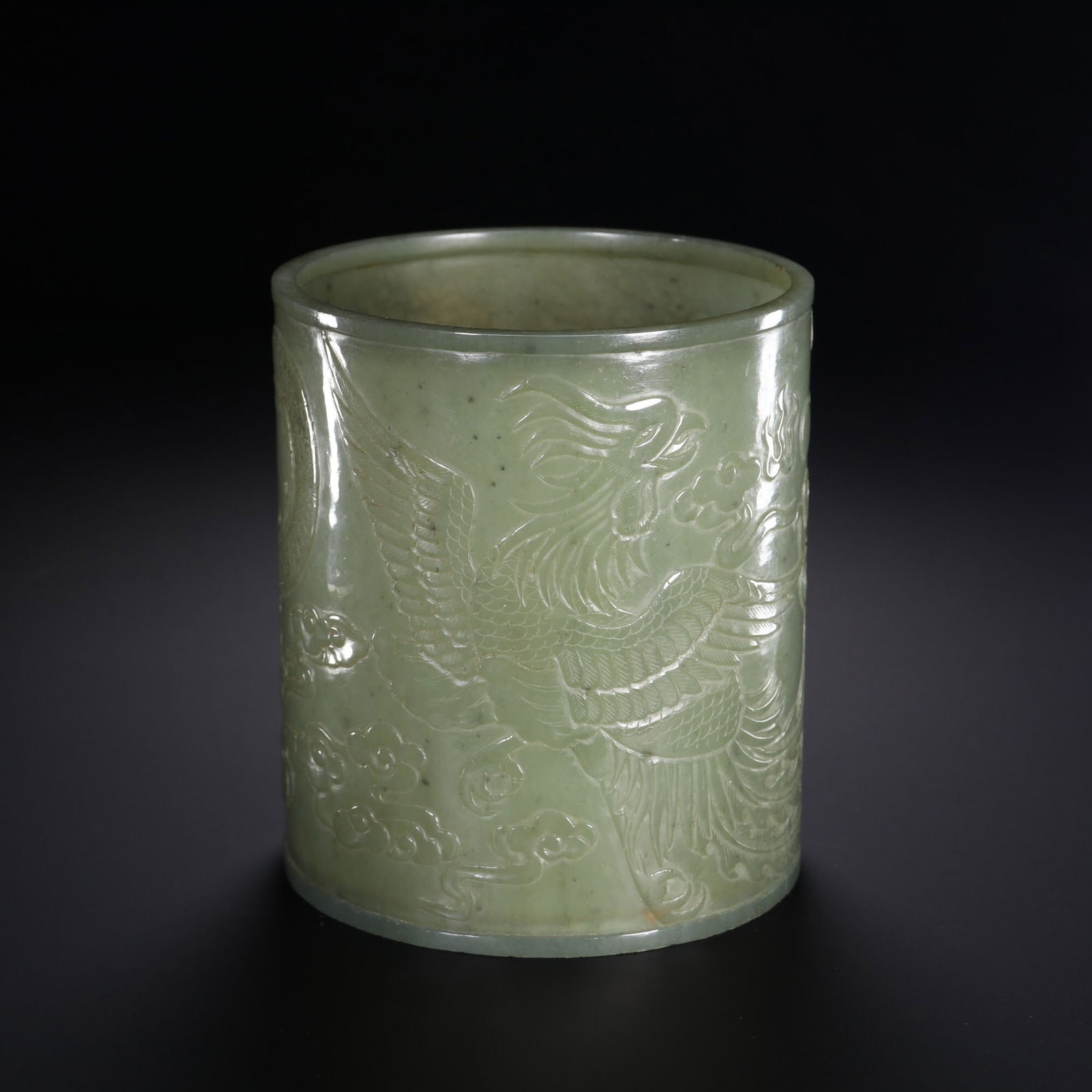 Qing Dynasty Hetian jade brush holder (1 of 3)
