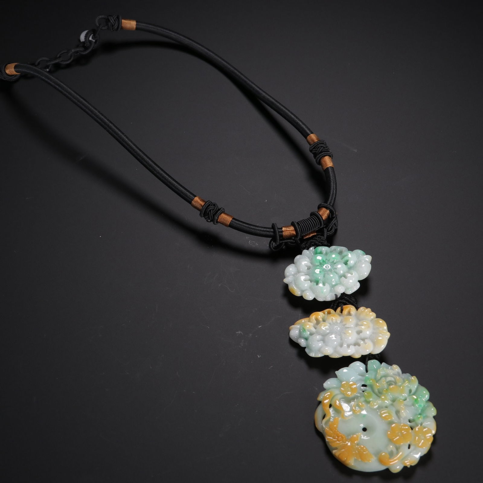 Jadeite necklace (1 of 1)