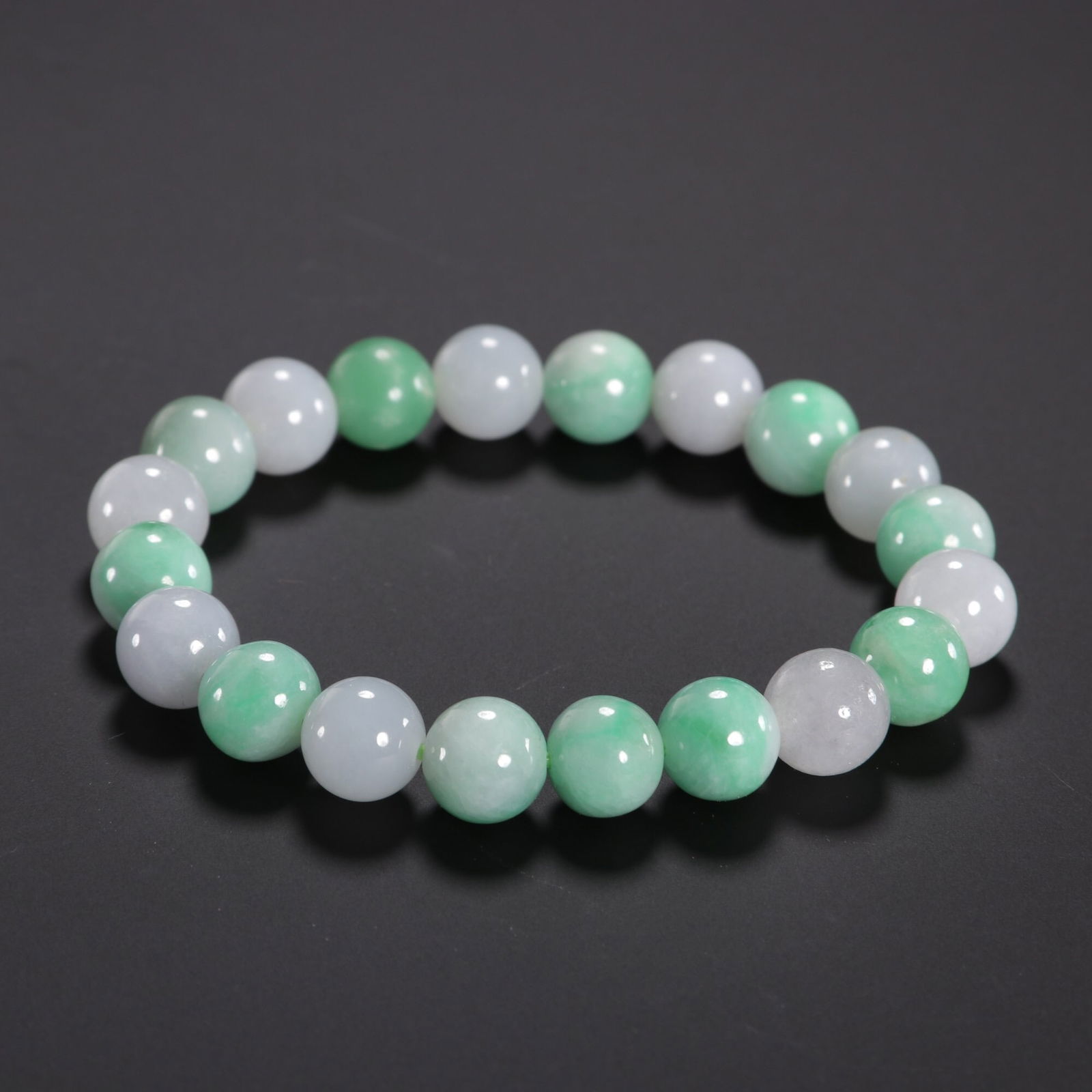 Jadeite beaded bracelet (1 of 1)