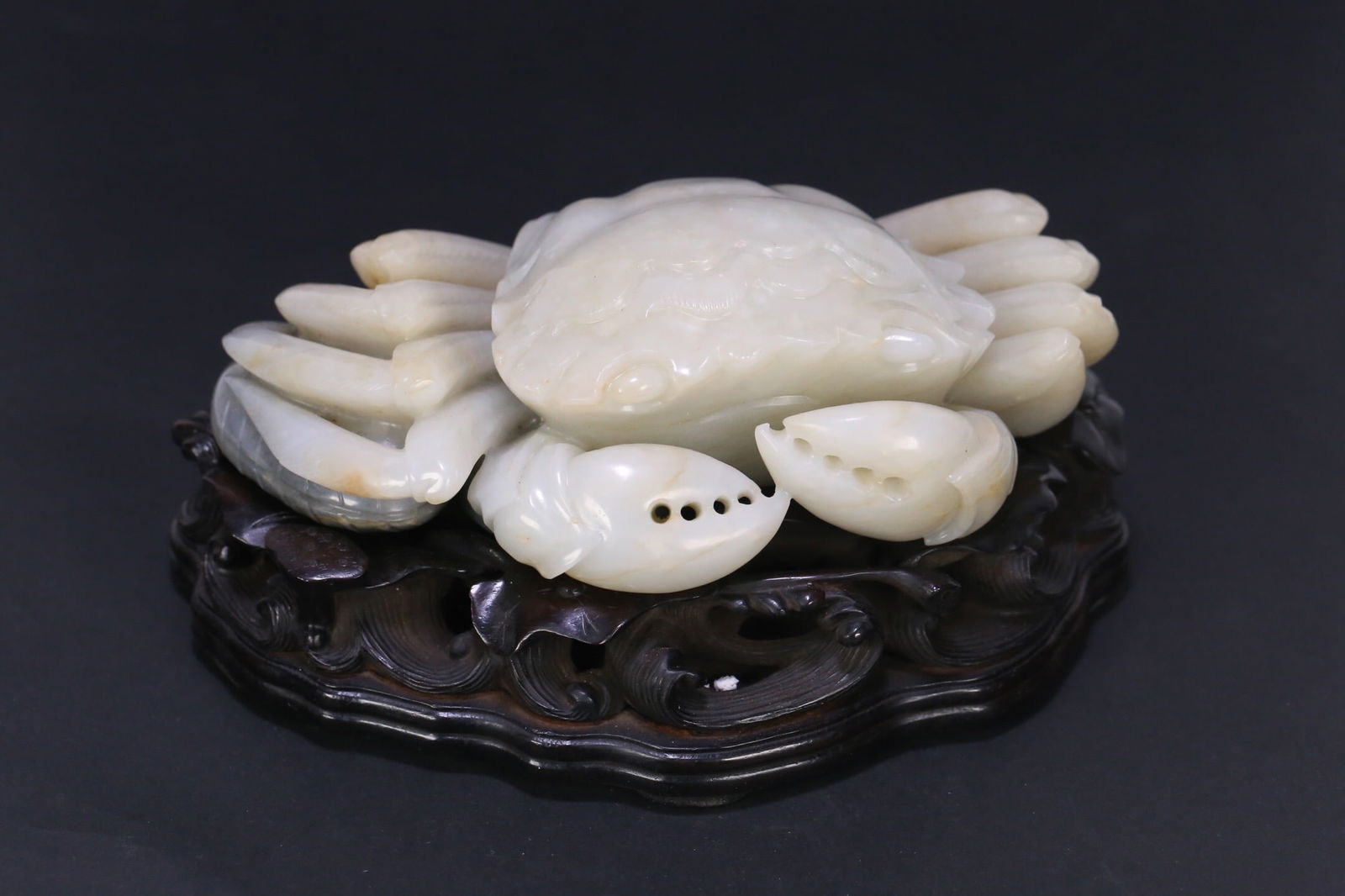 Qing Dynasty Rosewood Stand and Hetian Jade Blue and White Seed Material Ornament: 14.3*8.5*5/646g
