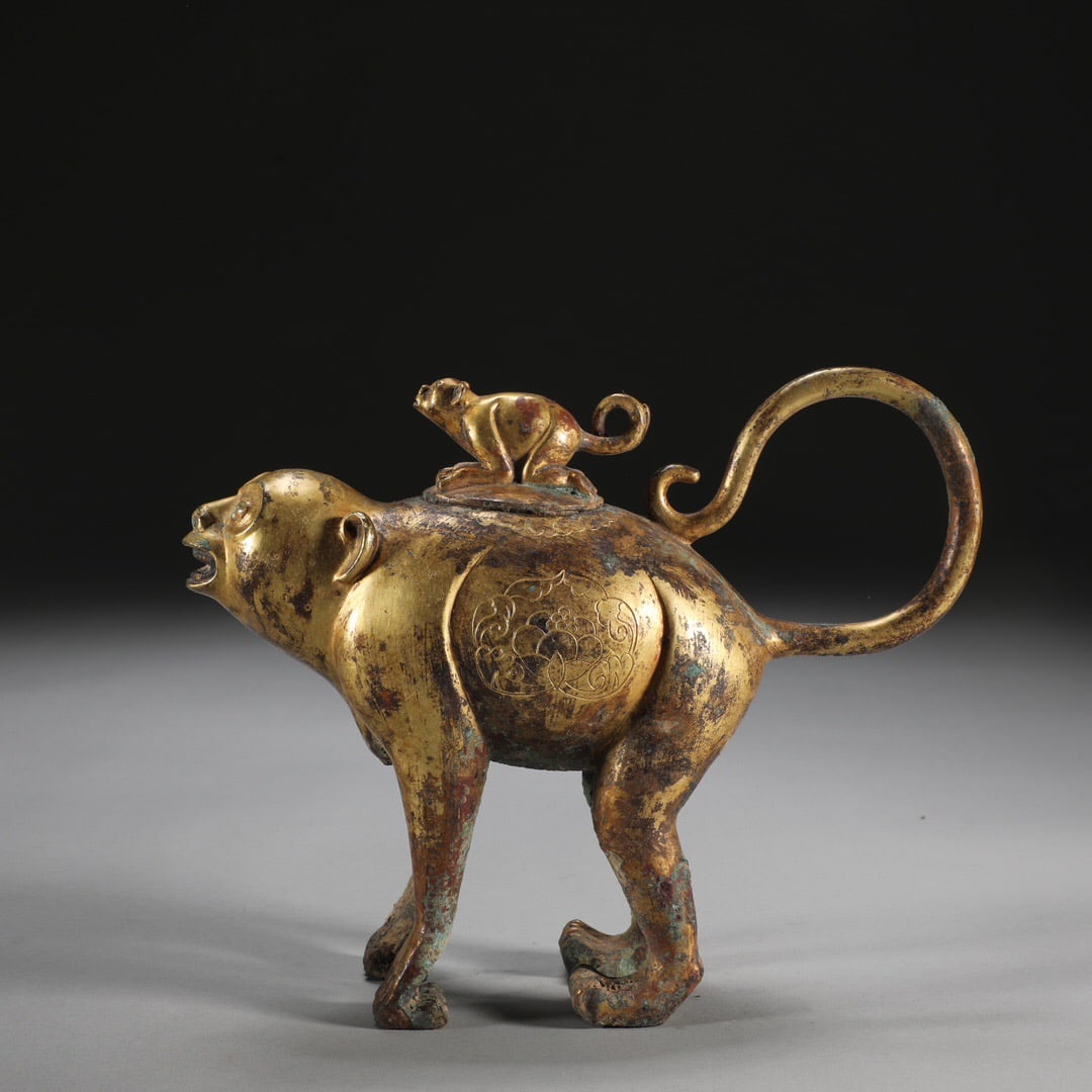 Ming Dynasty gilt bronze teapot: 15.5*19/1.15kg