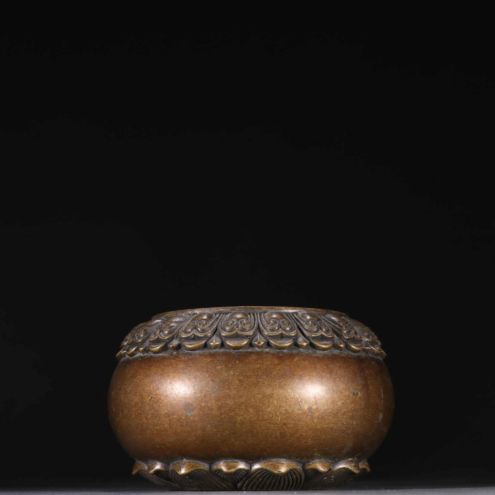 Xuande-marked bronze bowl-shaped incense burner (1 of 3)
