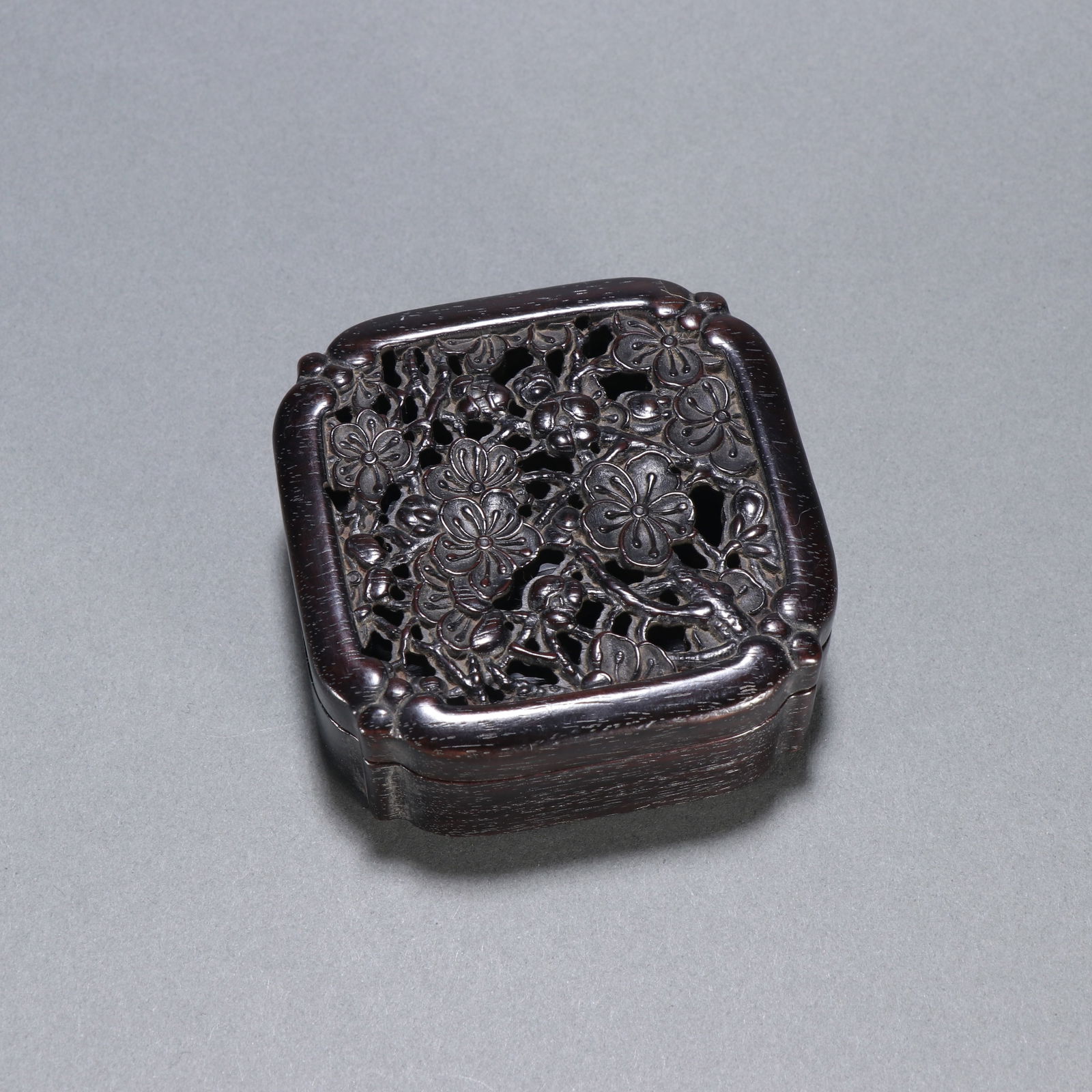 Qianlong-era Sandalwood Incense Box: 7.9*3/90g