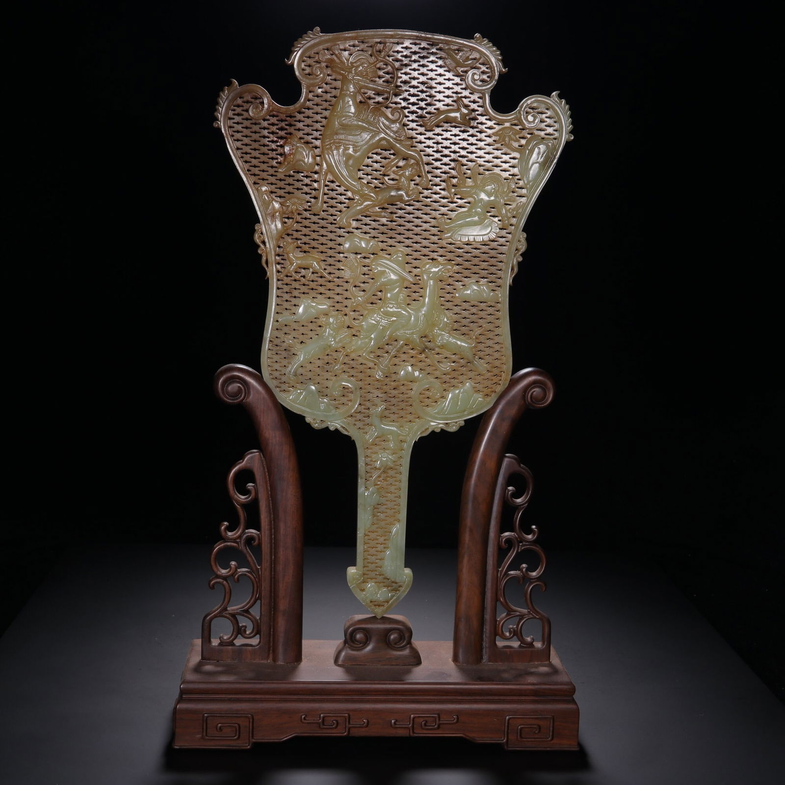 Liao and Jin Dynasty Hetian jade fan ornament: 39.5*23.5/990g