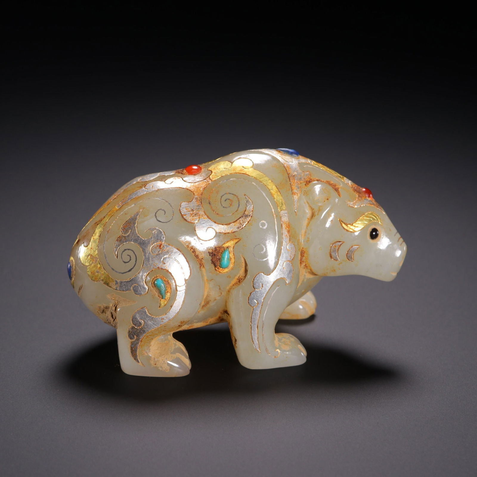 Han Dynasty jade inlaid with gold and silver gemstones: 5*8.3/222g