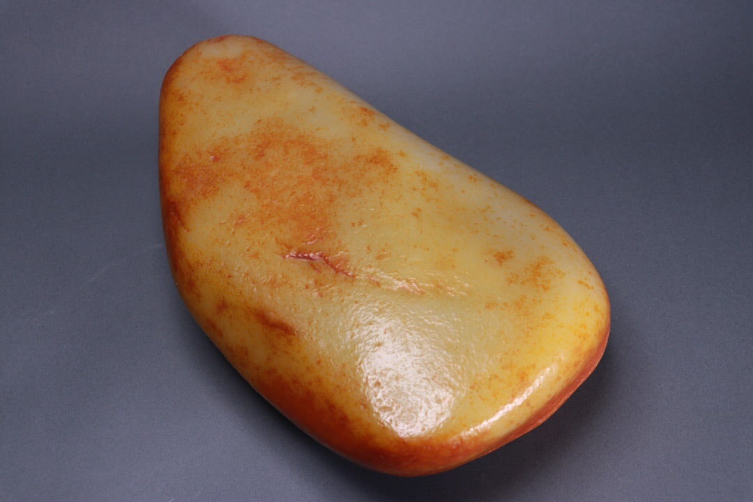 Hetian jade raw stone ornament: 23.5*14.5*6/3933g
