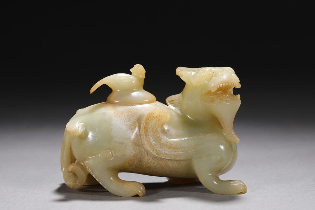 Song and Yuan Dynasty Hetian Jade Water Dropper: 8.8*12*7/550g