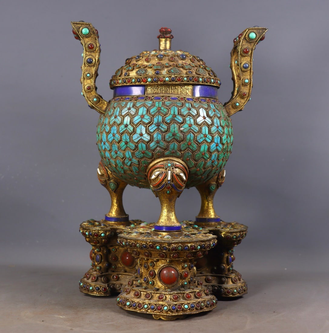 Qianlong mark Gilt Bronze Incense Burner with Gemstones: 29.5*20.5*19/3.58kg