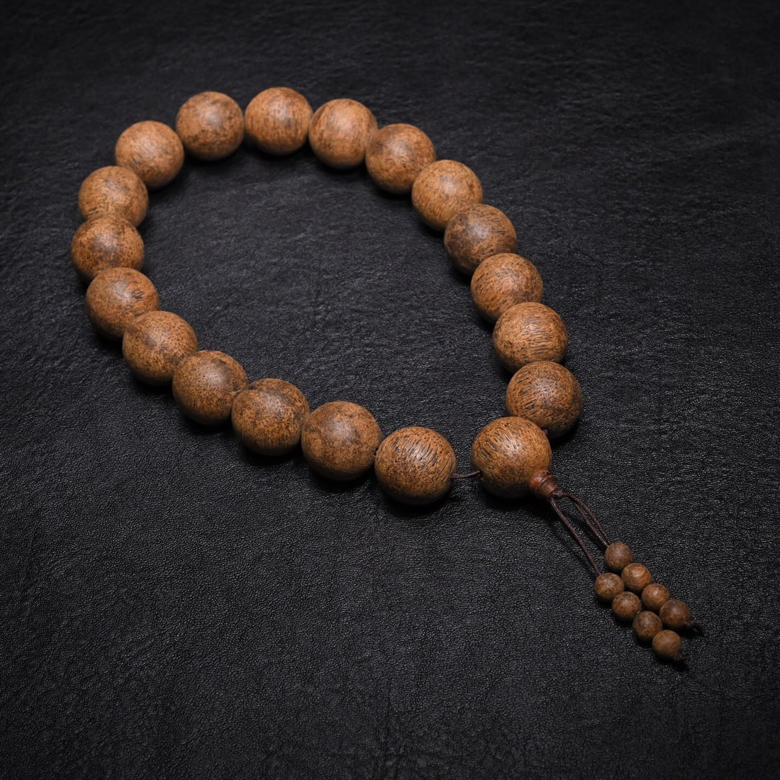 Agarwood Handheld Bracelet (1 of 1)