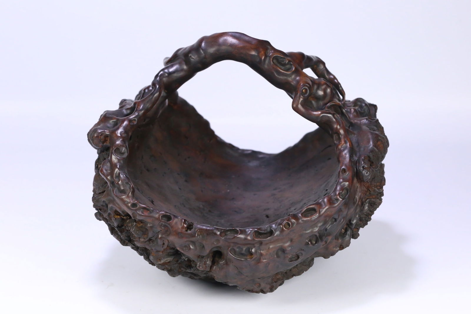 A Qing Dynasty burl carved basket ornament: 26*26*22/1796.5g
