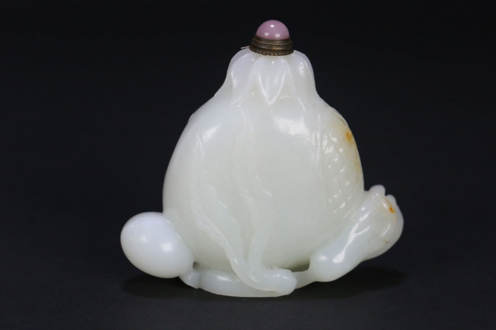 Hetian jade seed material snuff bottle (1 of 2)