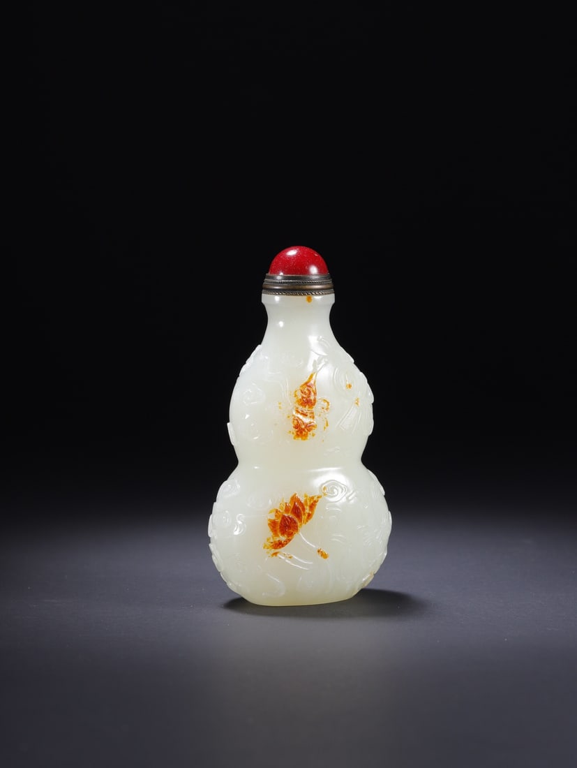 Hetian jade snuff bottle (1 of 2)
