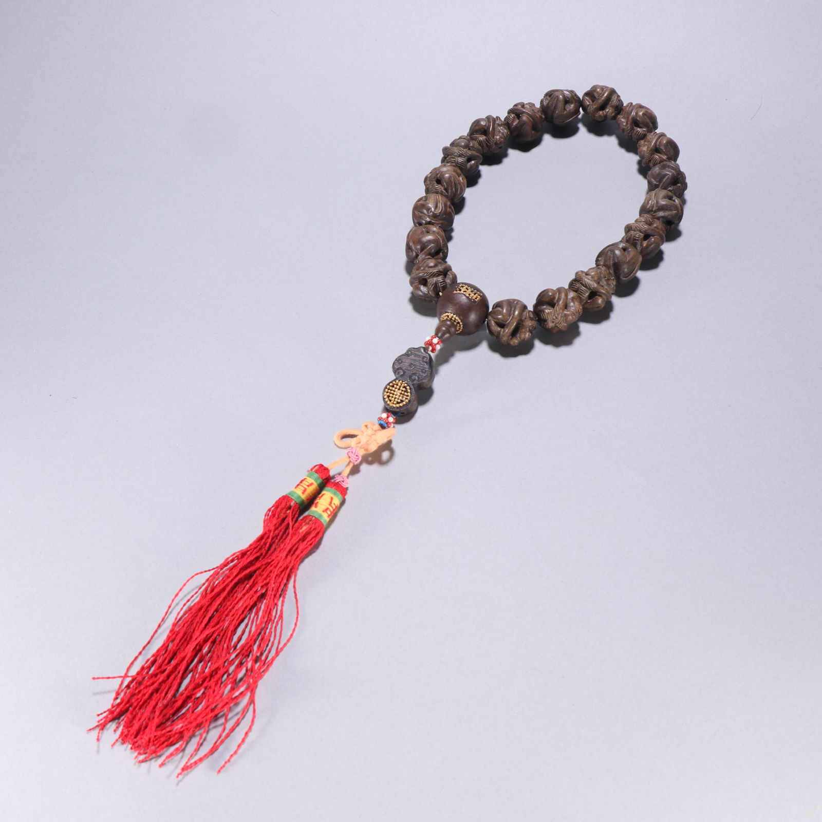 18-bead agarwood handheld pendant (1 of 1)