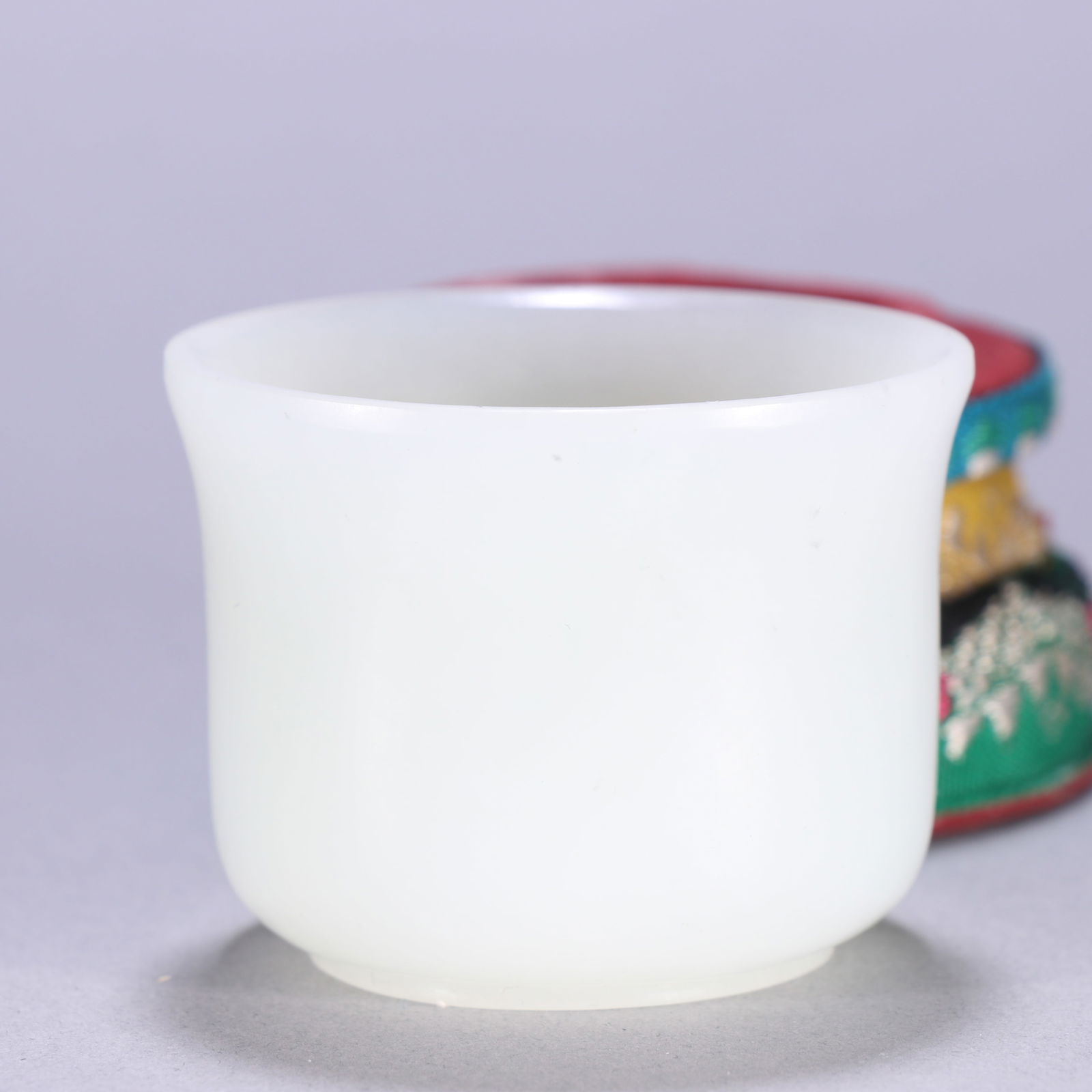 Qing Dynasty Hetian jade cup: 4.1*5.3/89.4g